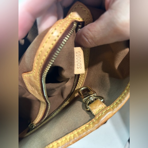 Authentic Louis Vuitton - Picture 4 of 4
